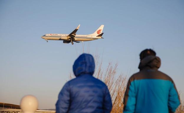A passenger plane lands at Beijing International Airport. 