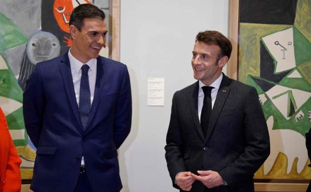 Pedro Sánchez, this Thursday in Barcelona with his French counterpart, Emmanuel Macron. 