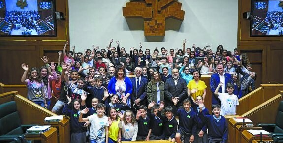 Los Alumnos De Domingo Agirre Parlamentarios Por Un Dia El Diario Vasco